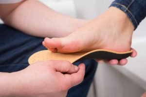 Wkładki ortopedyczne możesz nosić z dowolnym typem obuwia