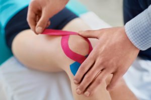 Plastrowanie (kinesiotaping) - na czym polega?