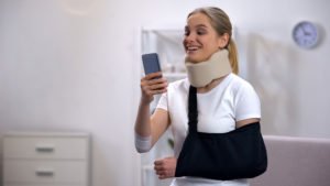 Kołnierz ortopedyczny wykorzystywany w usztywnieniu górnego odcinka kręgosłupa - brandvital.eu