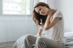 Jakie są objawy kręczu szyi? - Brandvital