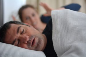 Sposobem na chrapanie może być zmiana nawyków i wprowadzenie zdrowego stylu życia - Brandvital