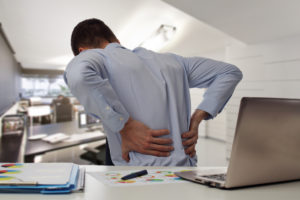 Ból kręgosłupa lędźwiowego – przeszywający i przewlekły ból pleców
