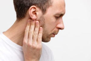Zapalanie ucha środkowego – przyczyny, objawy, leczenie