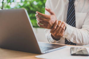 Nadwyrężony nadgarstek - przyczyny - brandvital.eu