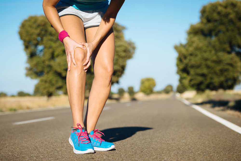Kolano biegacza – jak się objawia i jak leczyć ból?